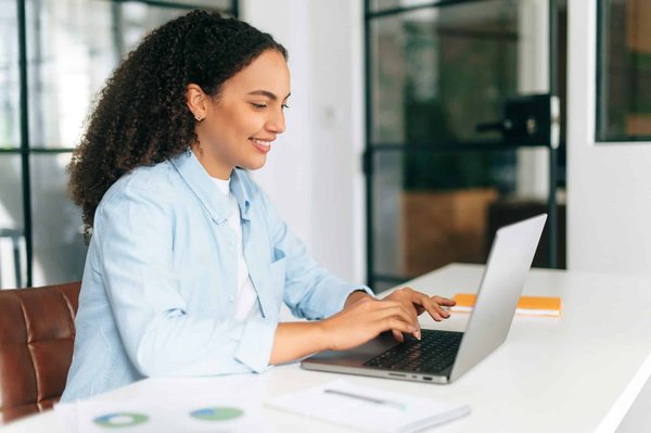 Collaborer avec un consultant seo à lyon pour briller en ligne